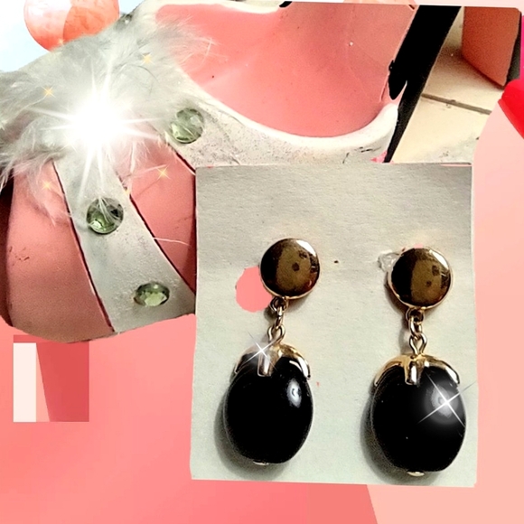 Vintage Trifari Clip Earrings - Picture 2 of 9